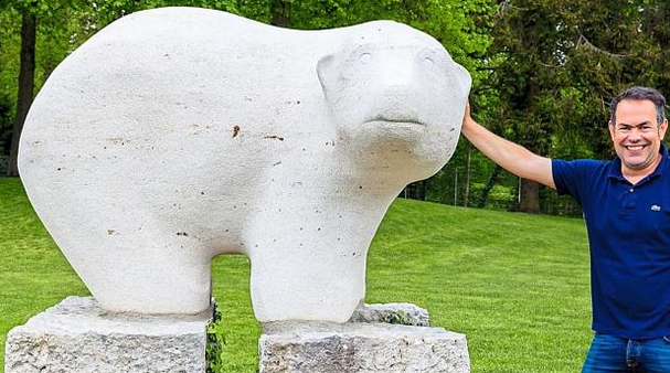 Der neue Naturstein-Eisbär im Freibad Ingolstadt